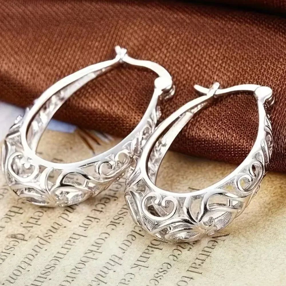 NWT- Hollow-out Floral Scrollwork Hoop Earrings 925 Sterling Silver Plate
